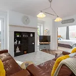 Charles Alexander Short Stay - Clifton Drive Beach Retreat