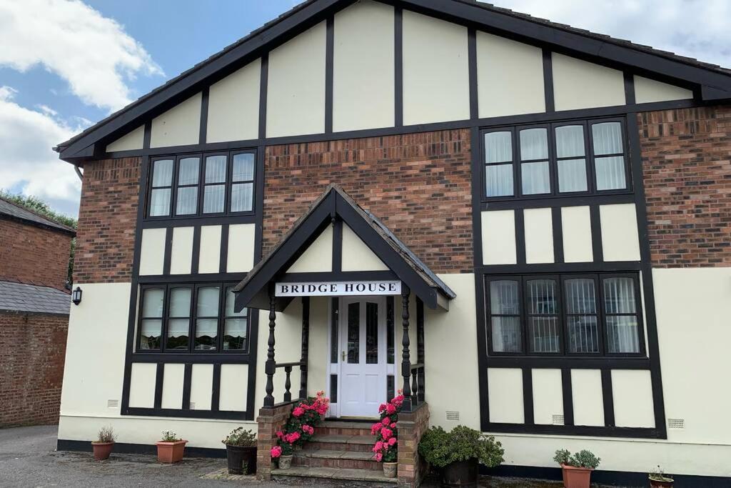 A Charming, Spacious 2 Bedroom In Lytham *