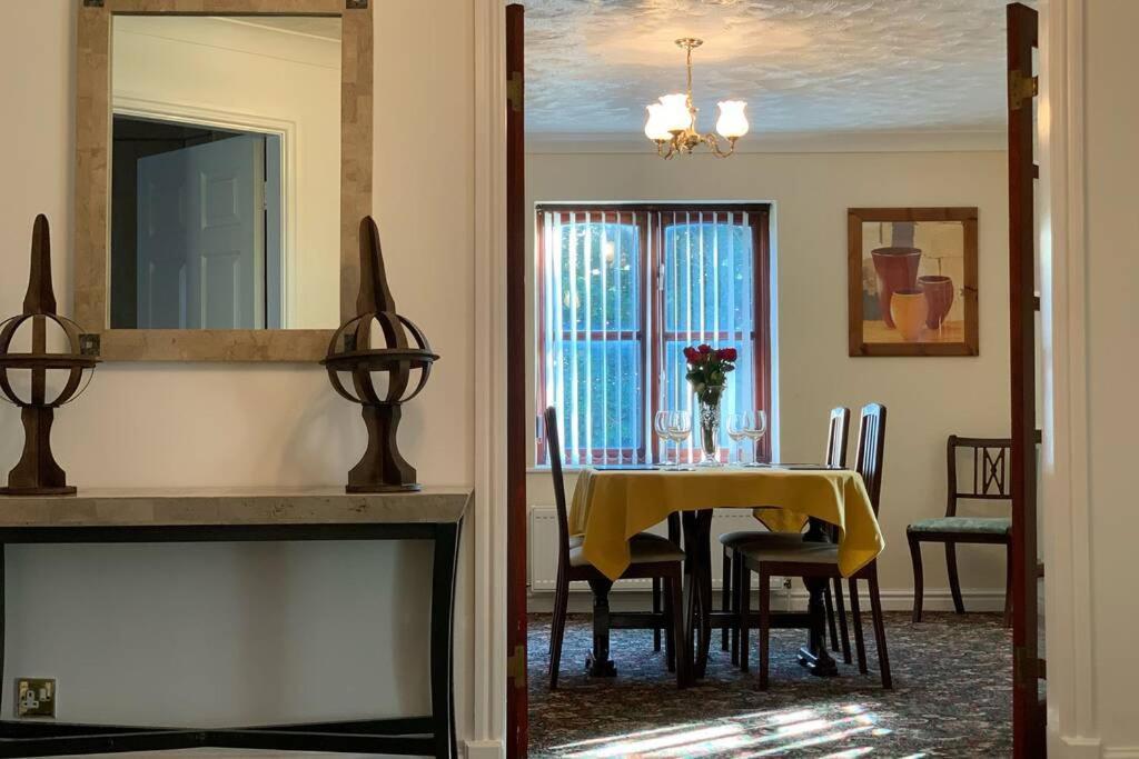 A Charming, Spacious 2 Bedroom In Lytham Lytham St Annes