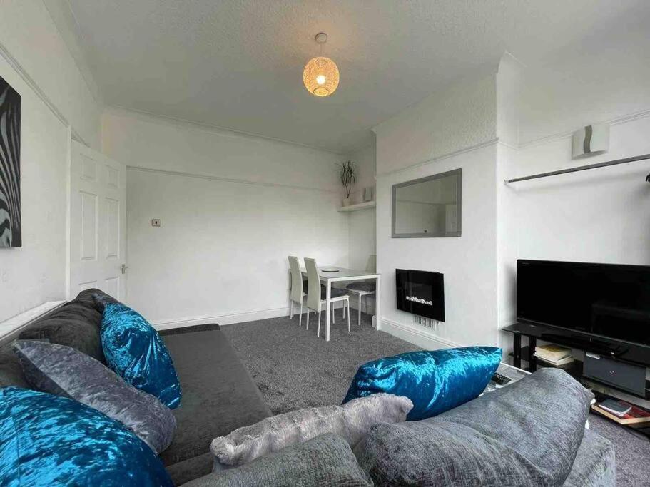 2 Bed Sleeps 6 Beach Retreat St Annes On Sea Lytham St Annes