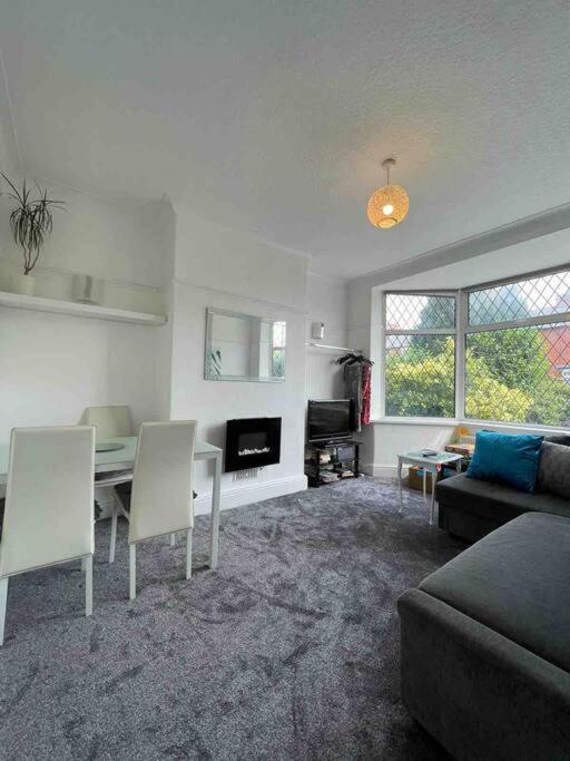 2 Bed Sleeps 6 Beach Retreat St Annes On Sea *