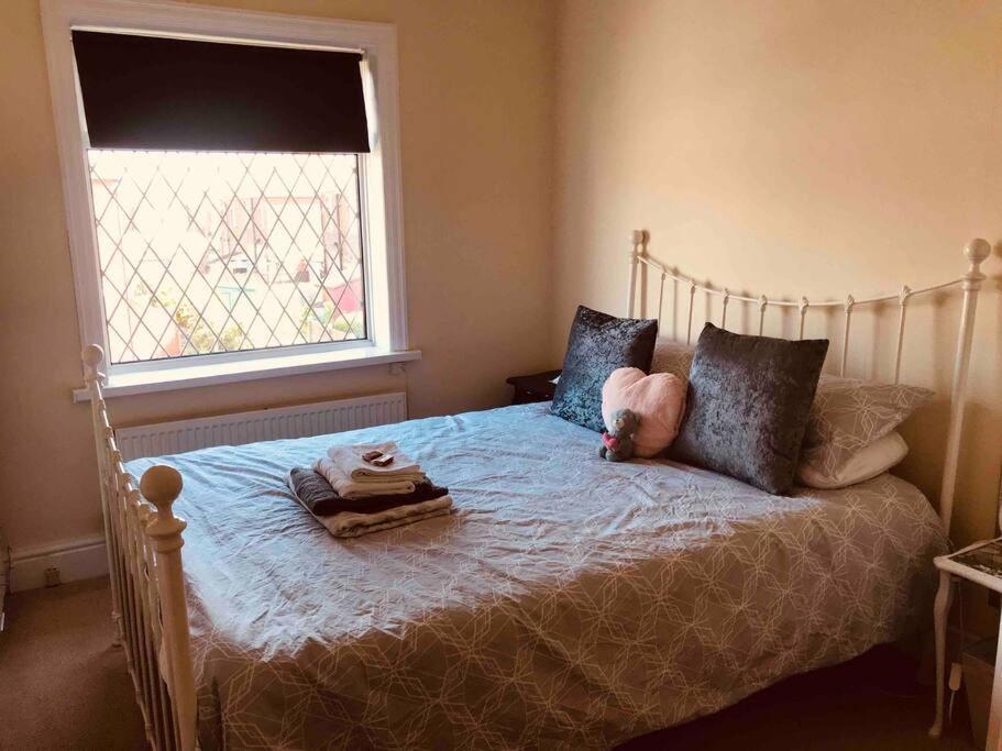 2 Bed Sleeps 6 Beach Retreat St Annes On Sea * Lytham St Annes