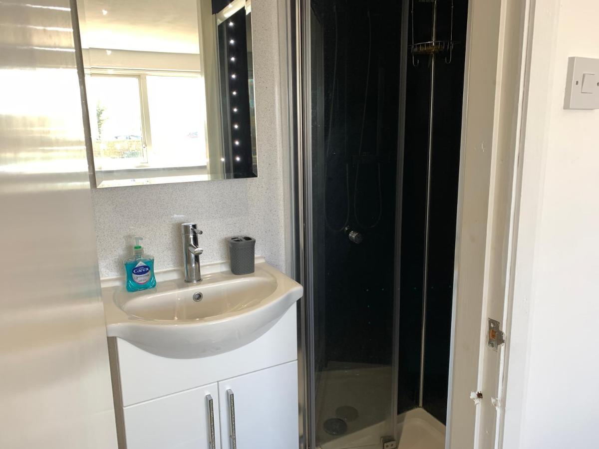 Front With Free Parking, St Annes Apartment Lytham St Annes