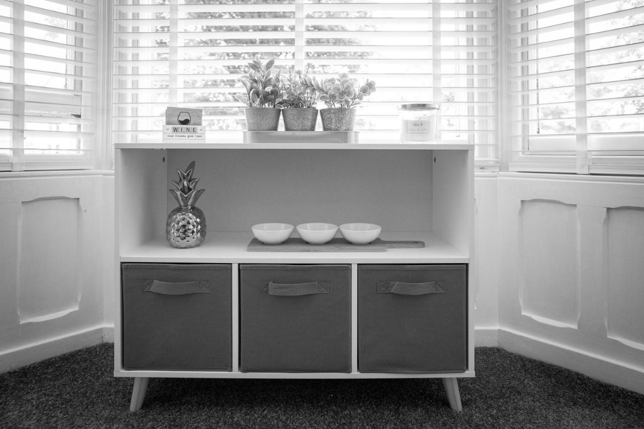 Charles Alexander Short - Clifton Drive Retreat Apartment *