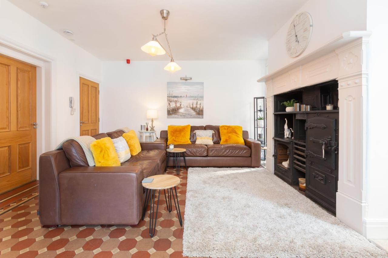 Charles Alexander Short - Clifton Drive Retreat Apartment Lytham St Annes