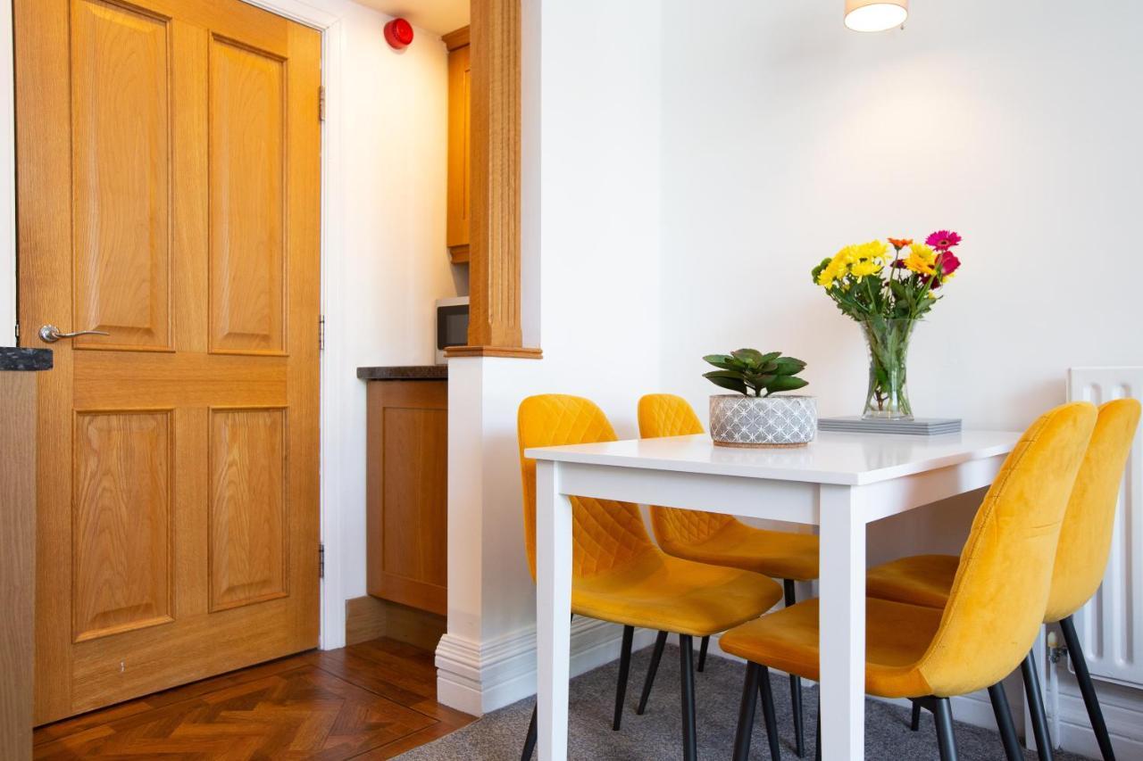 Charles Alexander Short - Clifton Drive Retreat Apartment *
