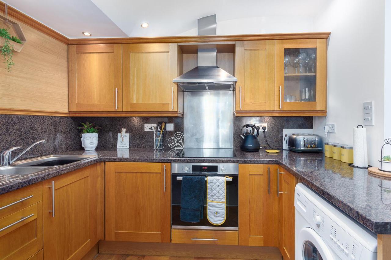 Charles Alexander Short - Clifton Drive Retreat Apartment *