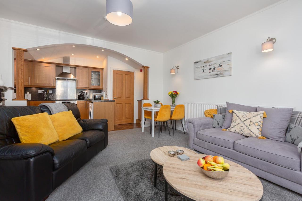 Charles Alexander Short - Clifton Drive Retreat Apartment *