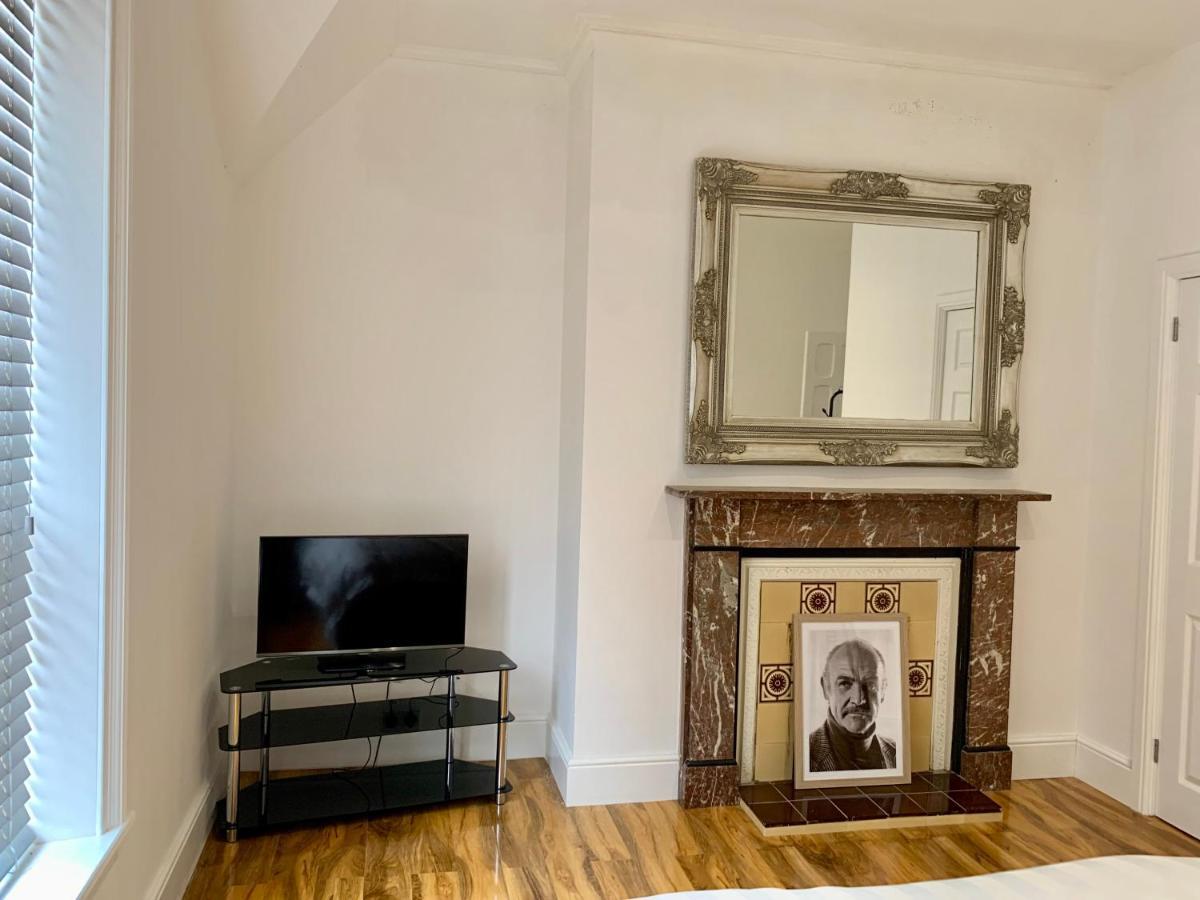 Lytham St Annes, A Spacious, High End, One Bedroomed 5 Apartment Lytham St Annes