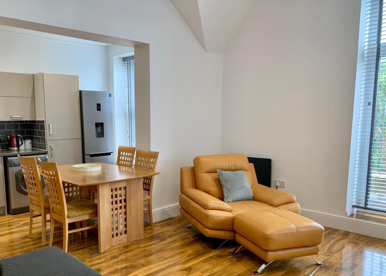 Lytham St Annes, A Spacious, High End, One Bedroomed 5 Apartment *