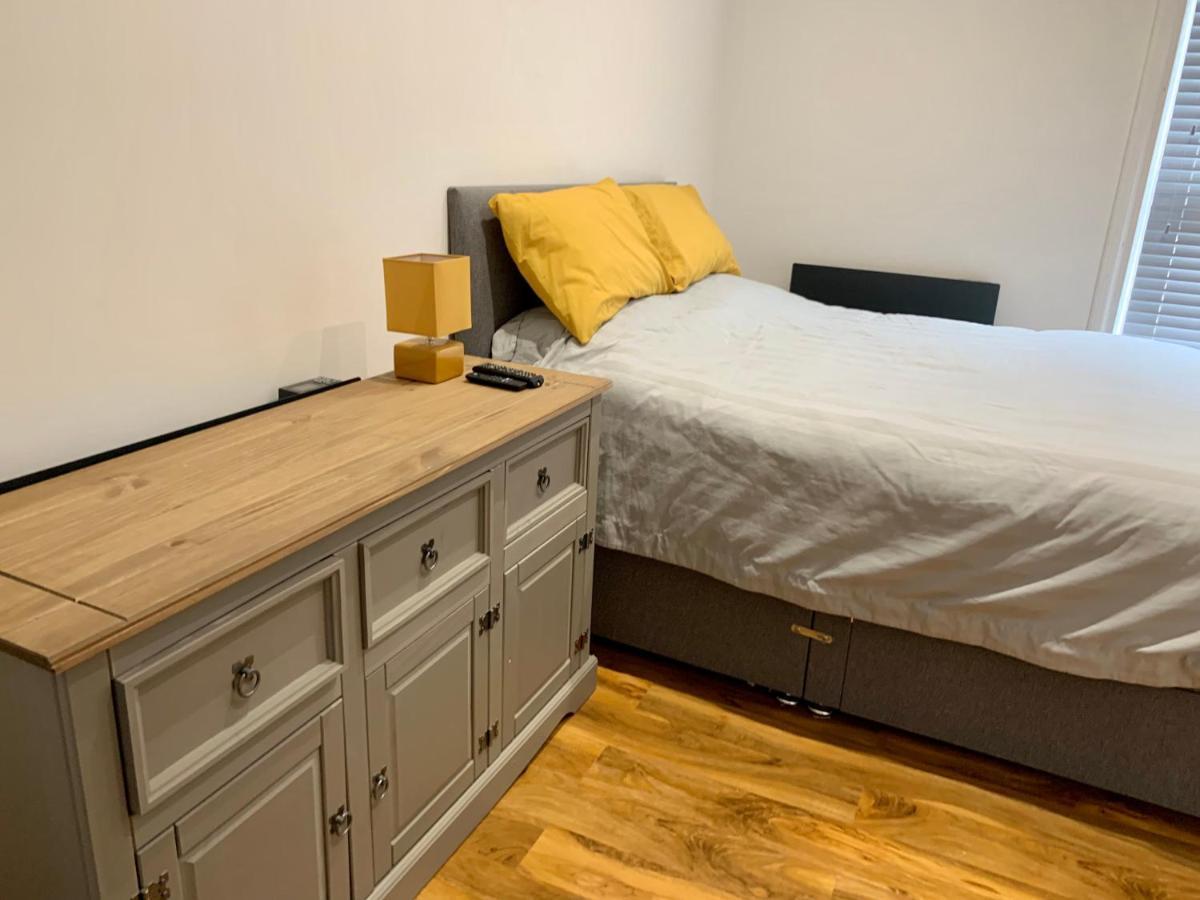 Lytham St Annes, A Spacious, High End, One Bedroomed 5 * Lytham St Annes