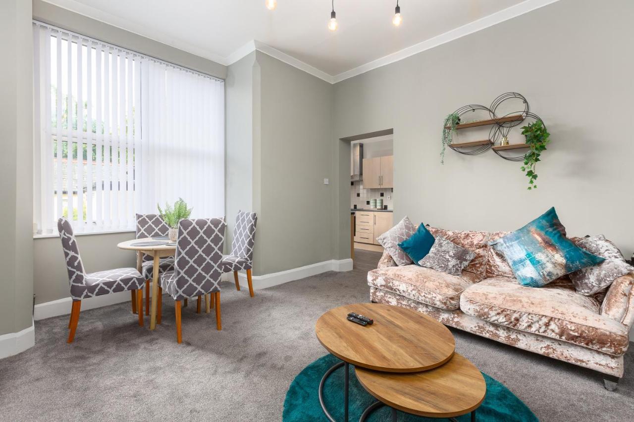 Ashton Mews With Free Parking Apartment