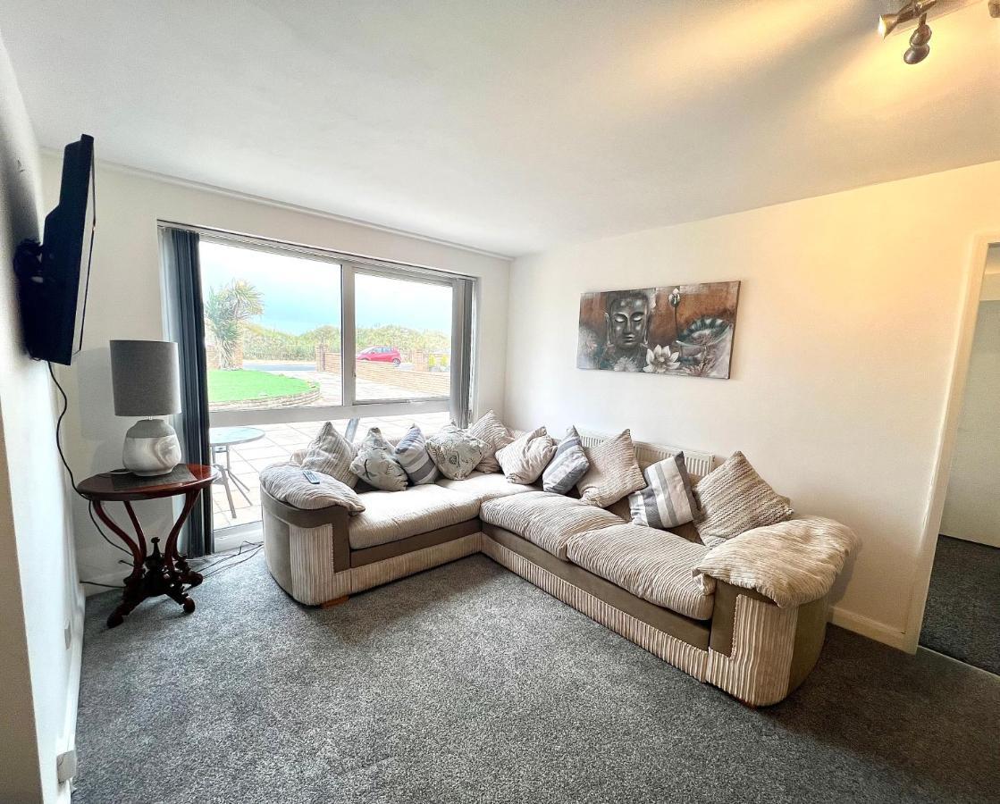 Apartment Front With Free Parking, St Annes
