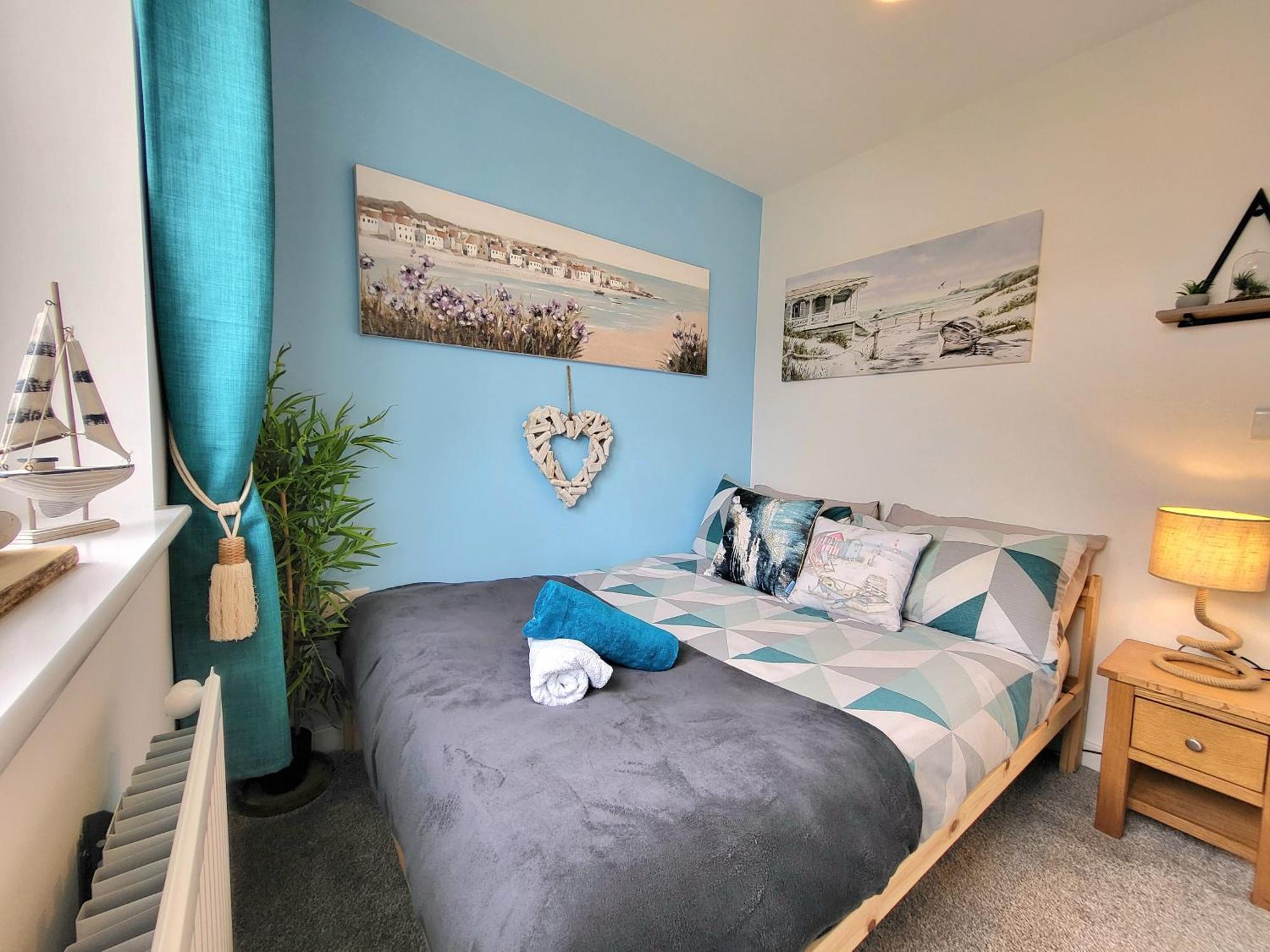 Seaside Themed With Garden And Driveway * Lytham St Annes