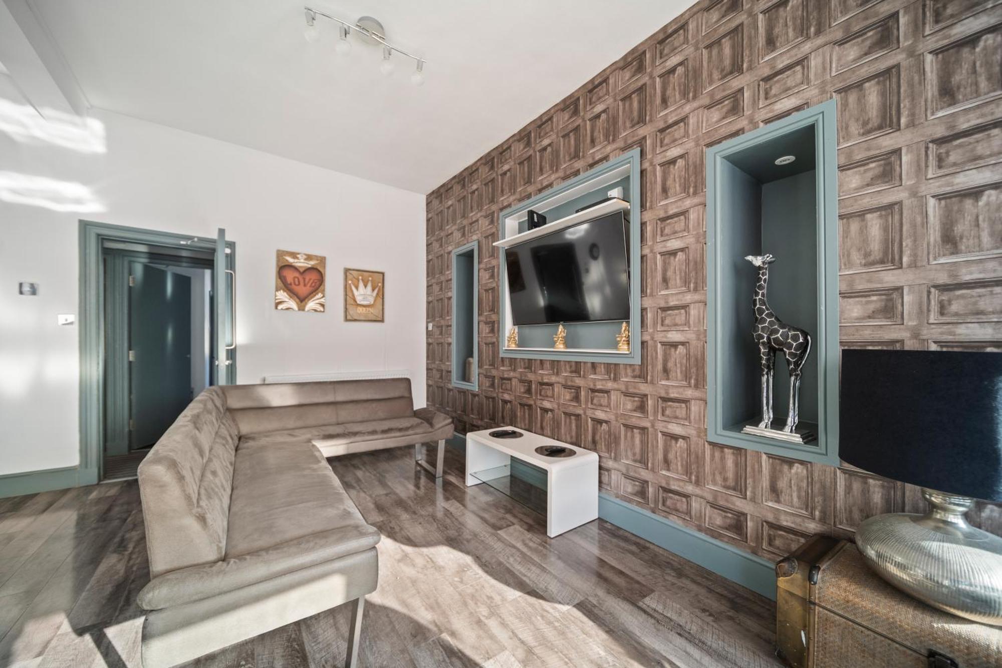 Spacious, Townhouse With Hot Tub & Free Parking Lytham St Annes