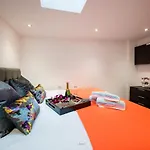 Charles Alexander Short Stay - Windmill House Apartments