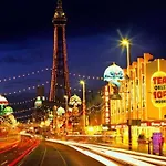 2 Bed Sleeps 6 Beach Retreat St Annes On Sea