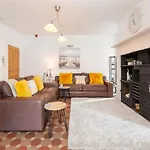 Charles Alexander Short Stay - Clifton Drive Beach Retreat