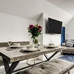 St David\'S - Stylish 2 Bed Apartment, Free Parking, Close To Beach
