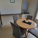 Blackpool - 2-Bed Apt - Sleeps 5 -