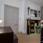 Charles Alexander Short Stay - The Old Bank Apartments