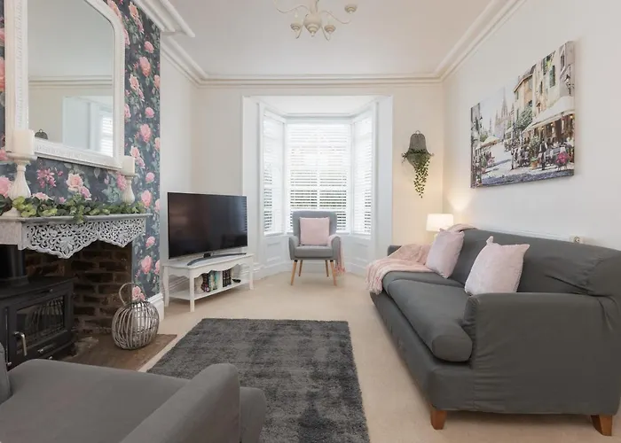 Charles Alexander Short Stay - Rose Cottage