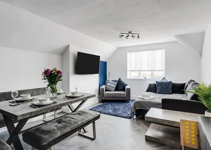 St David\'S - Stylish 2 Bed Apartment, Free Parking, Close To Beach