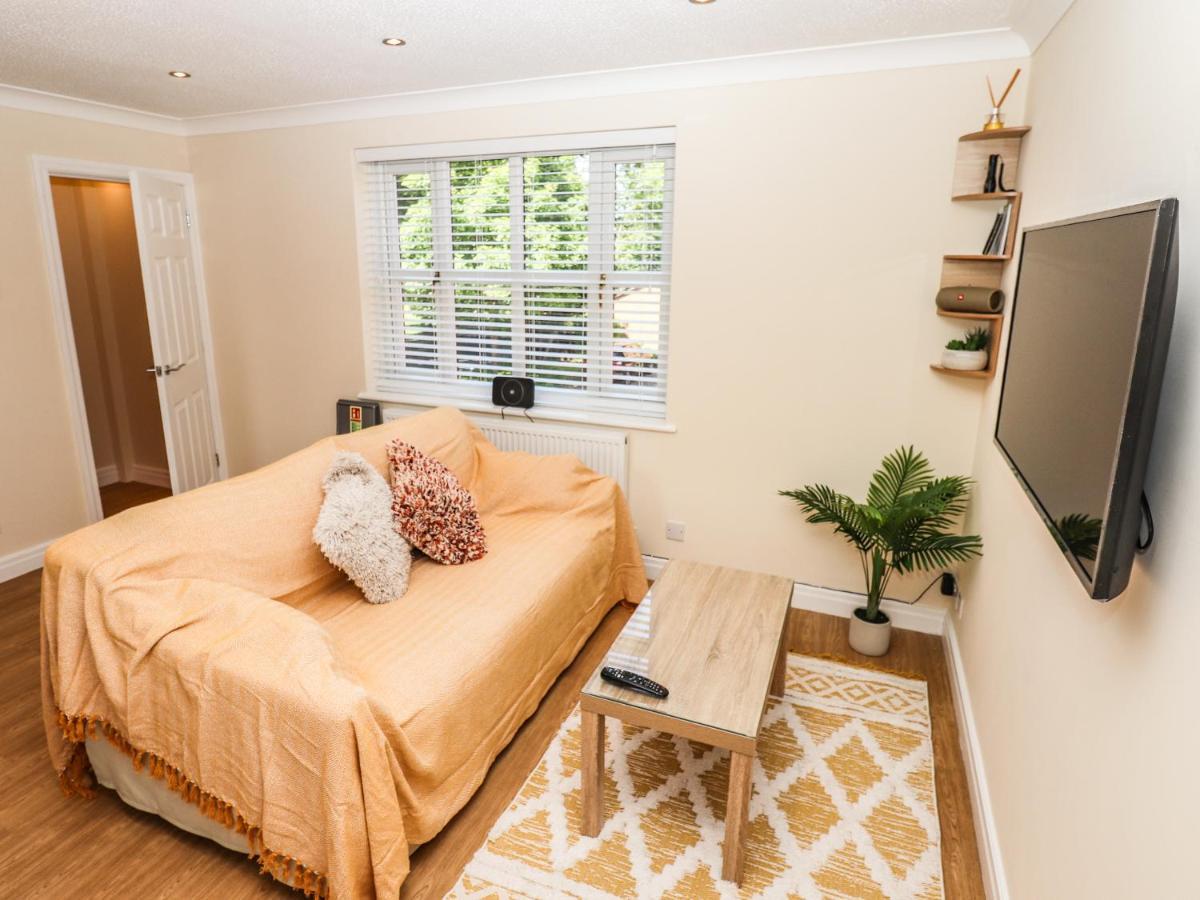 3 Rothbury Place Apartment *