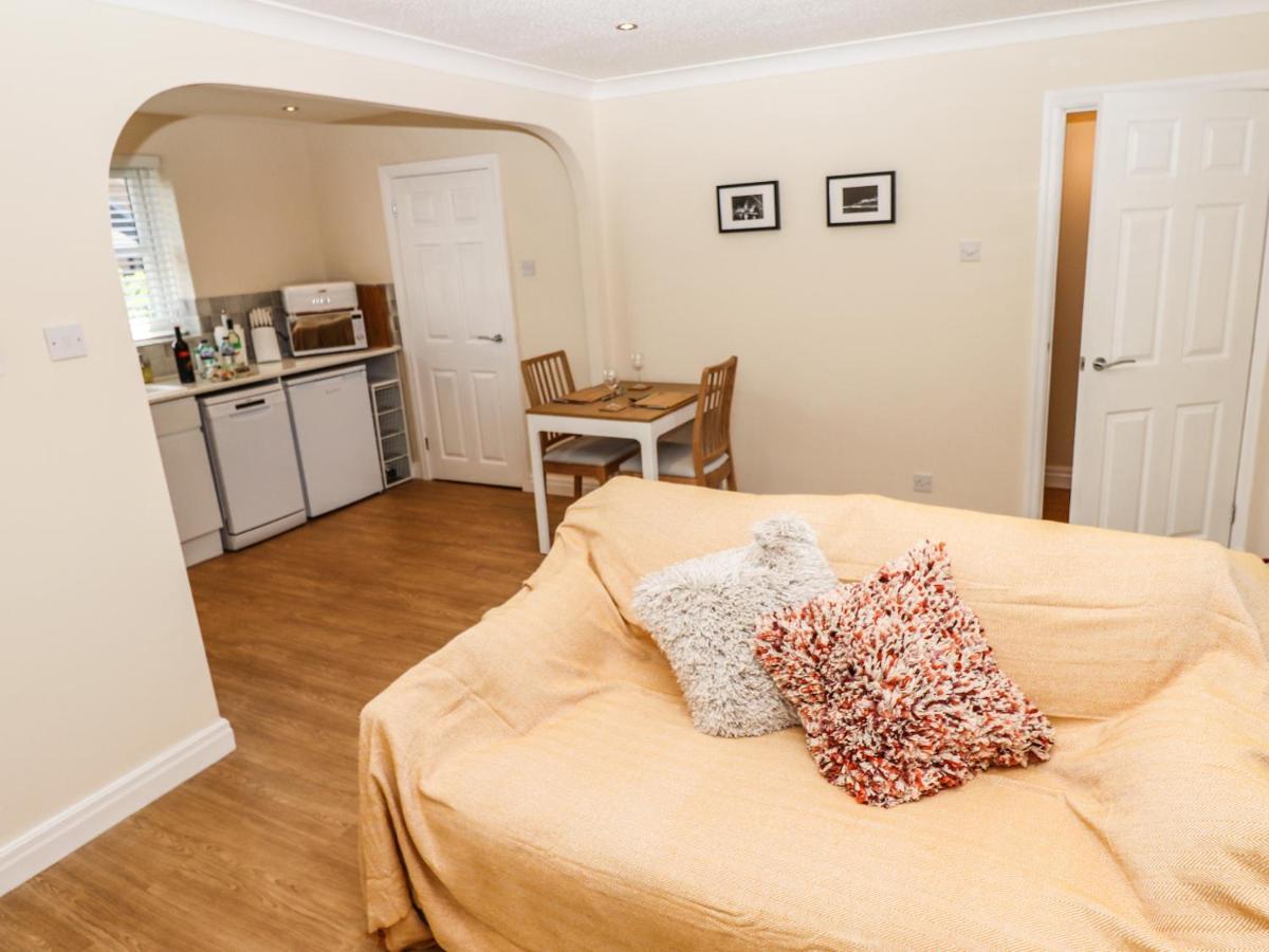 3 Rothbury Place Apartment *