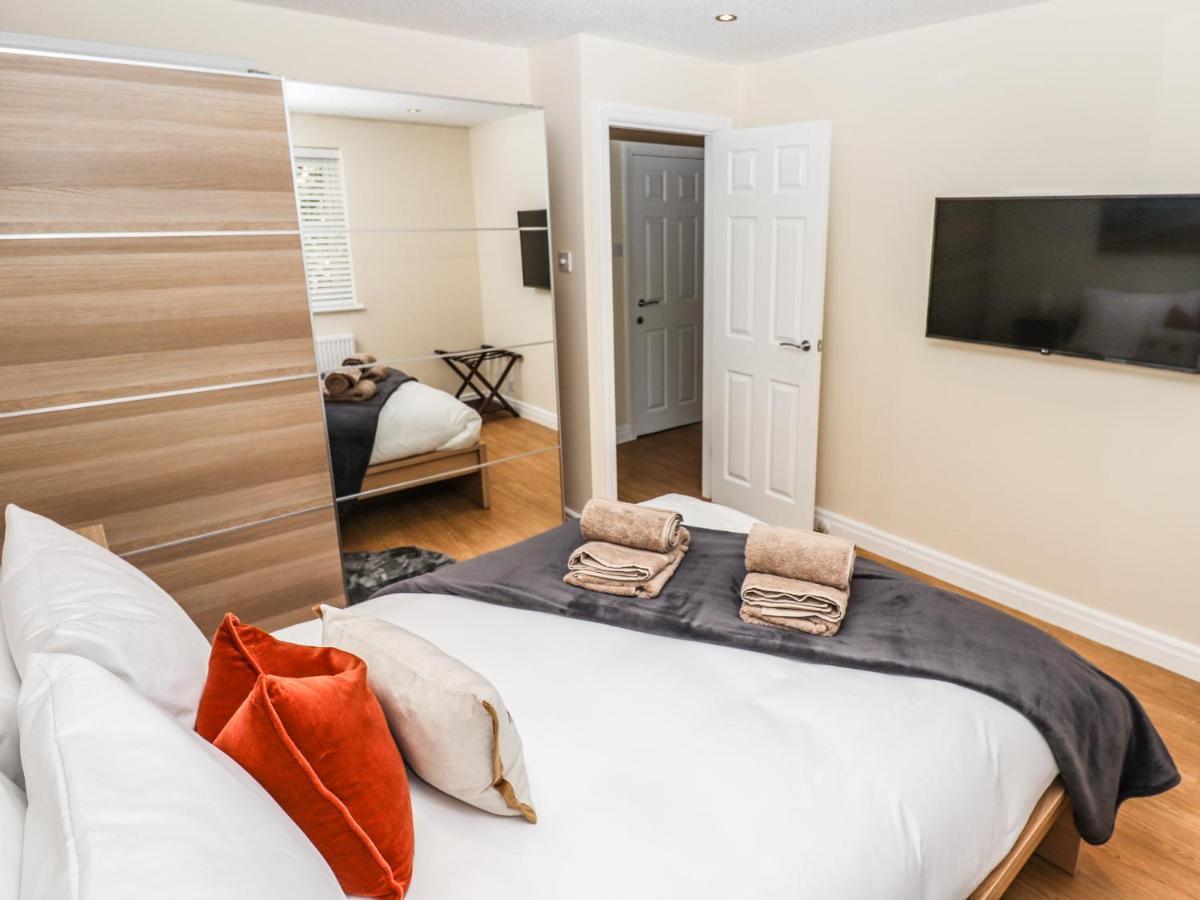 3 Rothbury Place Apartment