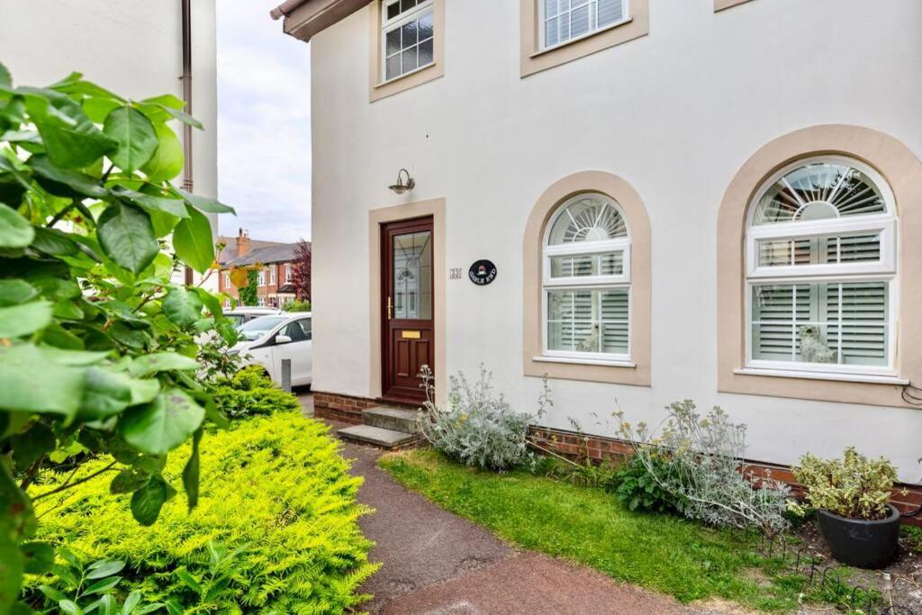 A Cheerful Three Bedroom House In Leafy Lytham Holiday home Lytham St Annes
