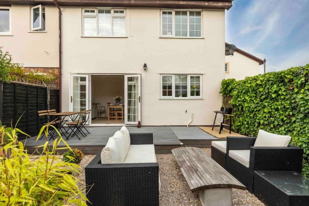 A Cheerful Three Bedroom House In Leafy Lytham Holiday home *