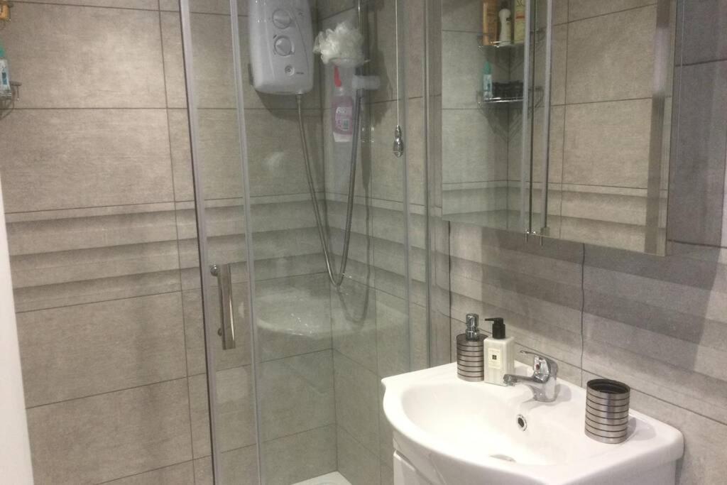 Leafy Lytham: Garden With Pet-friendly Policy Lytham St Annes