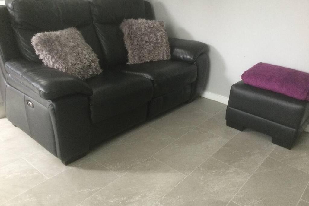 Leafy Lytham: Garden With Pet-friendly Policy Apartment *