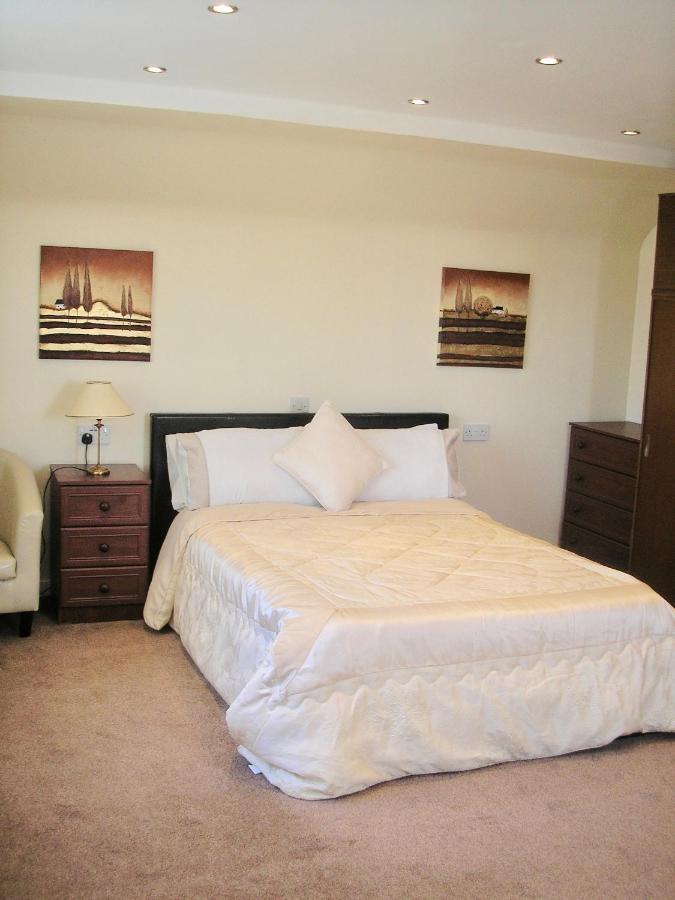 24 Elmhurst Road Apartment *