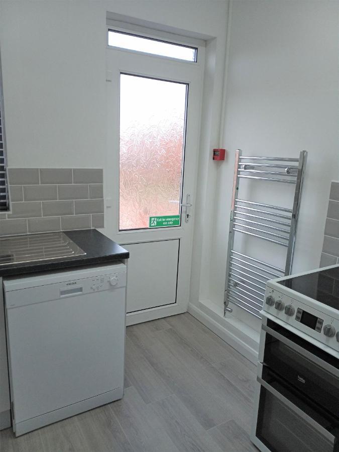 St Annes Apartments, Apartment *