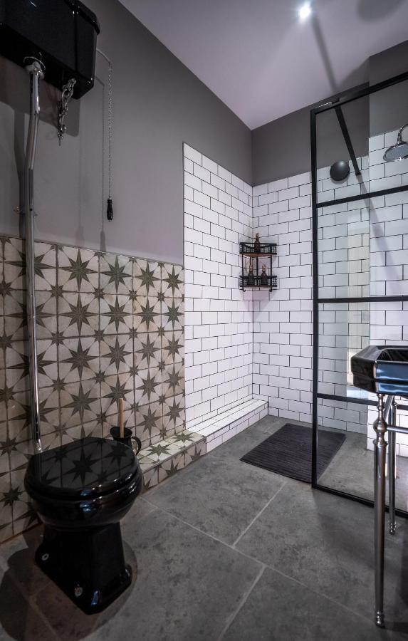 Newly Refurbished, Apt With Free Parking