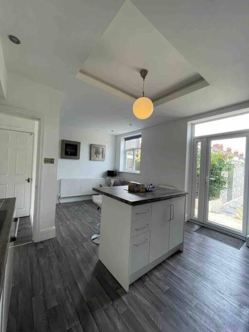 2 Bed Sleeps 6 Beach Retreat St Annes On Sea Holiday home