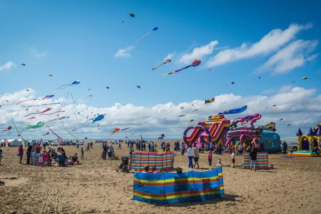 2 Bed Sleeps 6 Beach Retreat St Annes On Sea *