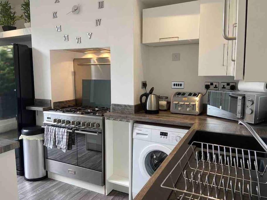 2 Bed Sleeps 6 Beach Retreat St Annes On Sea *