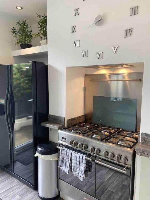 2 Bed Sleeps 6 Beach Retreat St Annes On Sea * Lytham St Annes