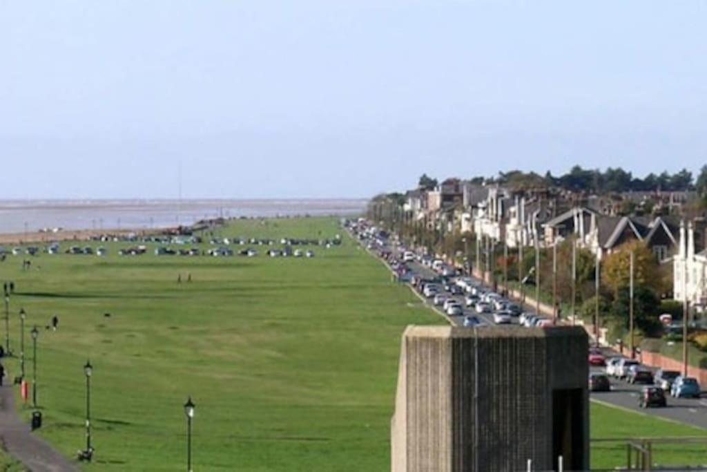 2 Bed Sleeps 6 Beach Retreat St Annes On Sea * Lytham St Annes