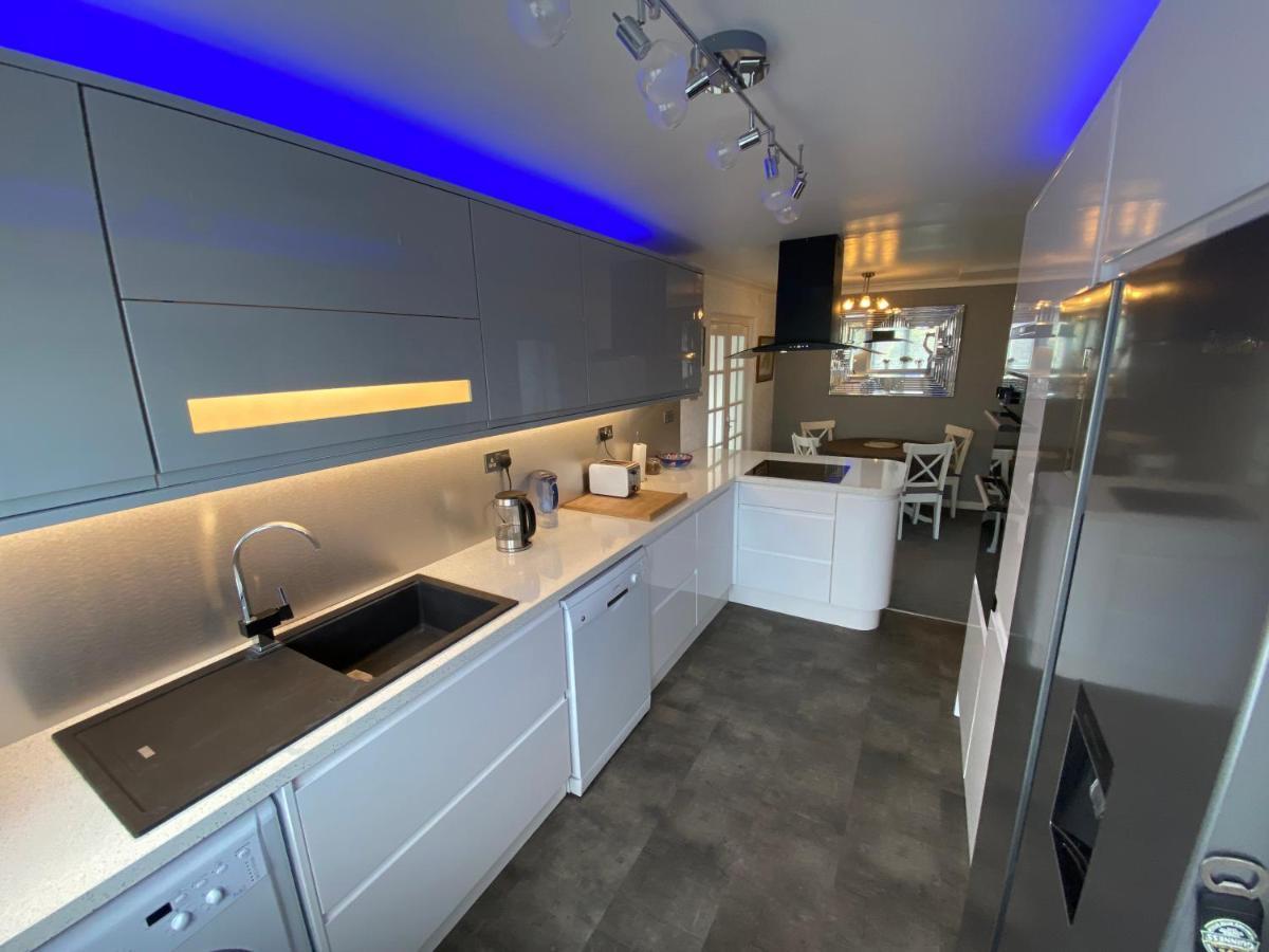 The Bungalow A Tranquil 3 Bedroom Close To Beach Holiday home