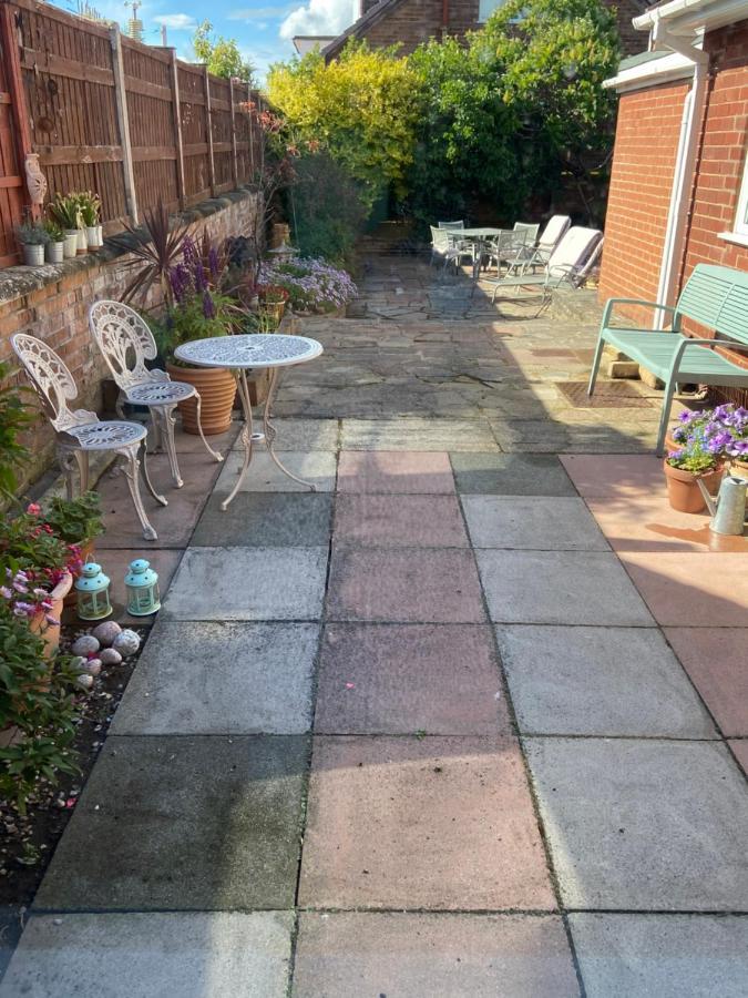 The Bungalow A Tranquil 3 Bedroom Close To Beach Holiday home