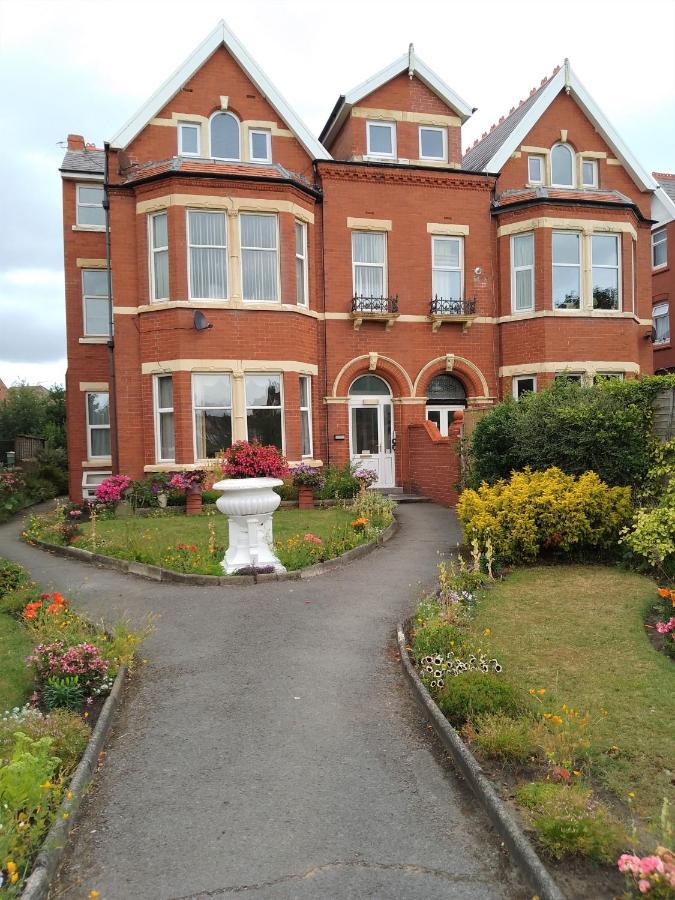 St Annes Apartments, Apartment