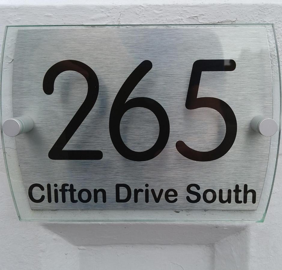 St Annes Apartments, Apartment *