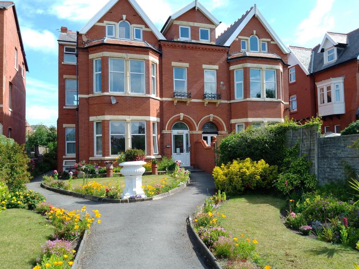 St Annes Apartments, Apartment *
