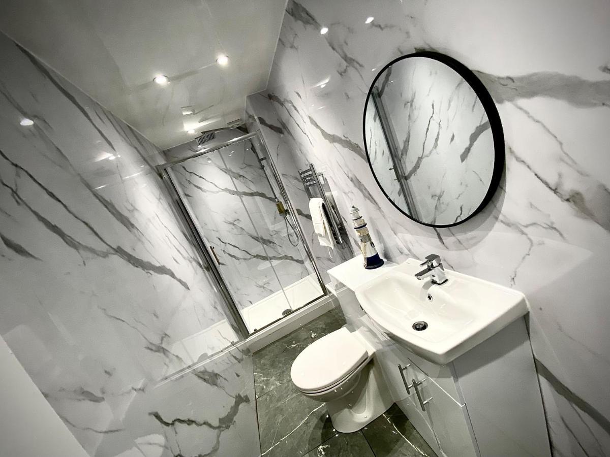 Apartment Beautiful Hot Tub In Lytham St Annes