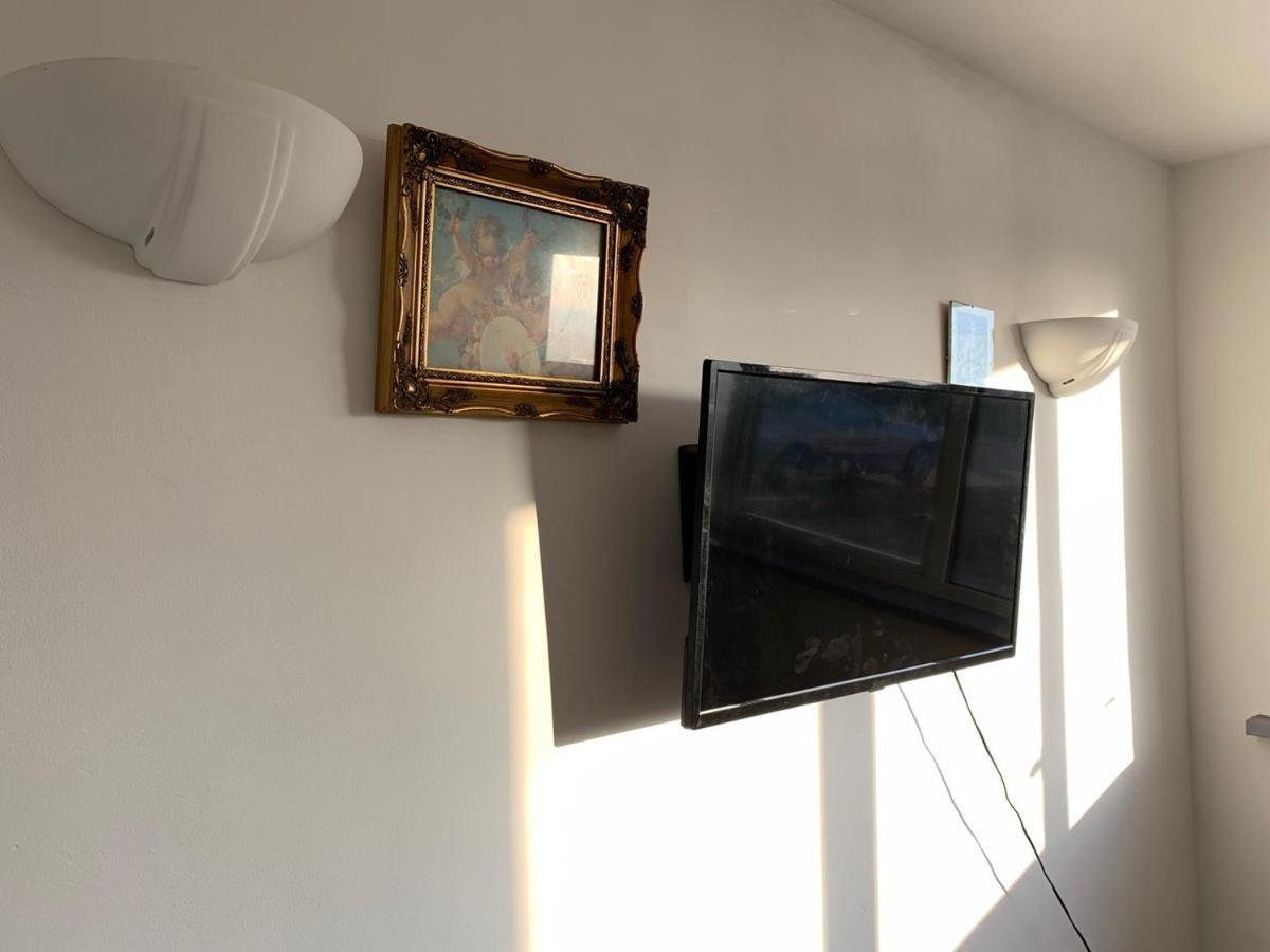 Front With Free Parking, St Annes Apartment *