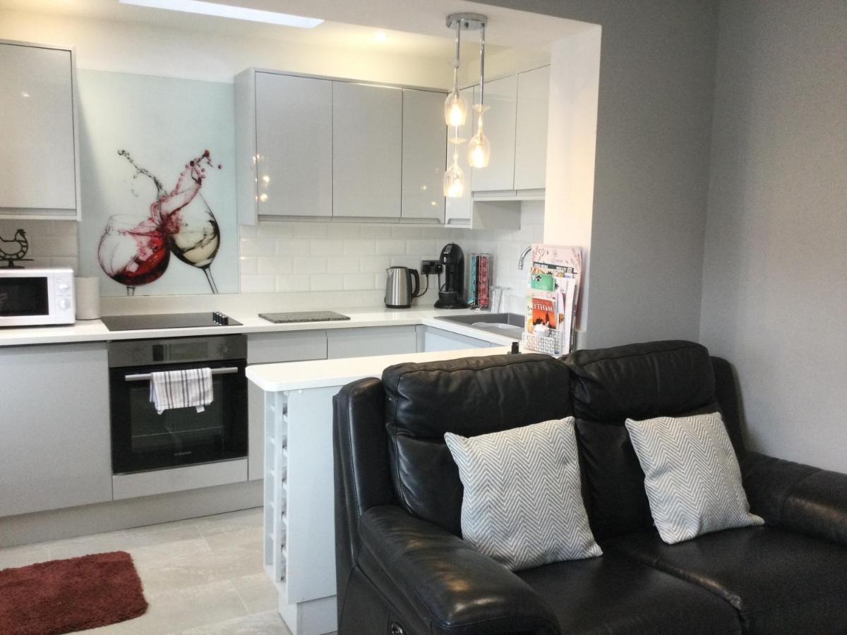 Apartment Leafy Lytham: Garden With Pet-friendly Policy *